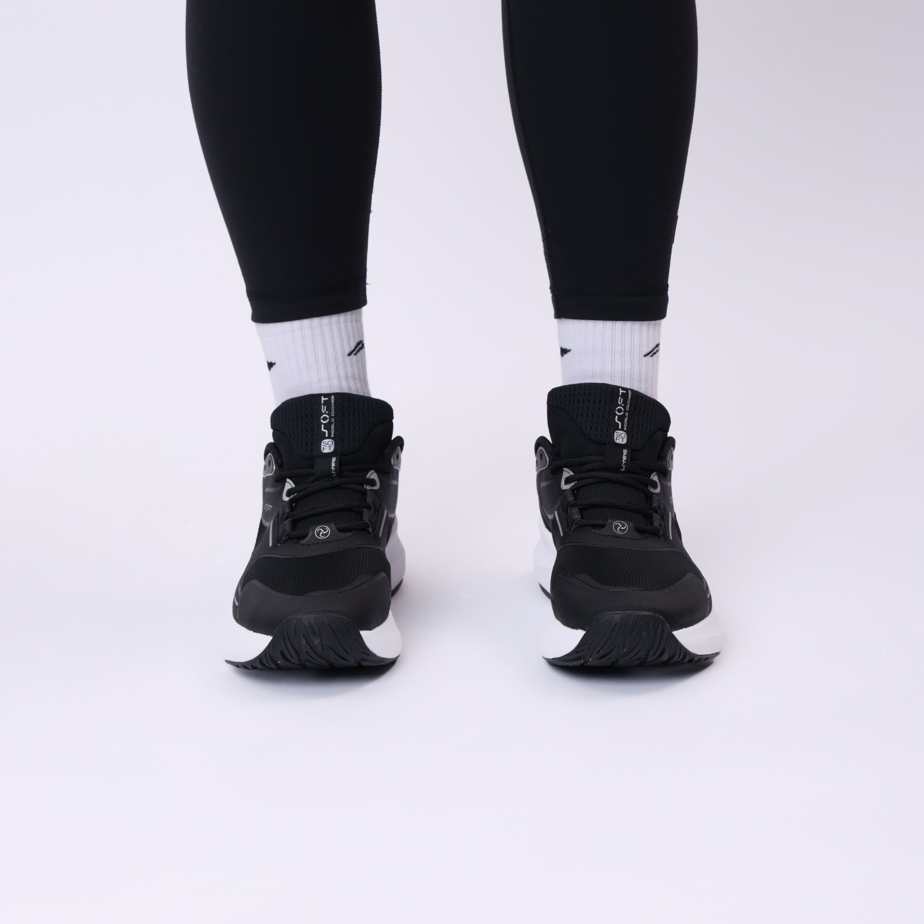 AGLT126-2 Кроссовки Soft Go черные