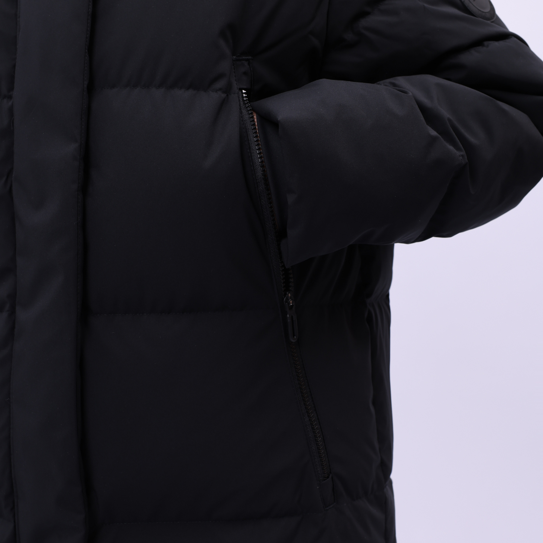 AYMU110-2 Длинный пуховик Essentials чёрный