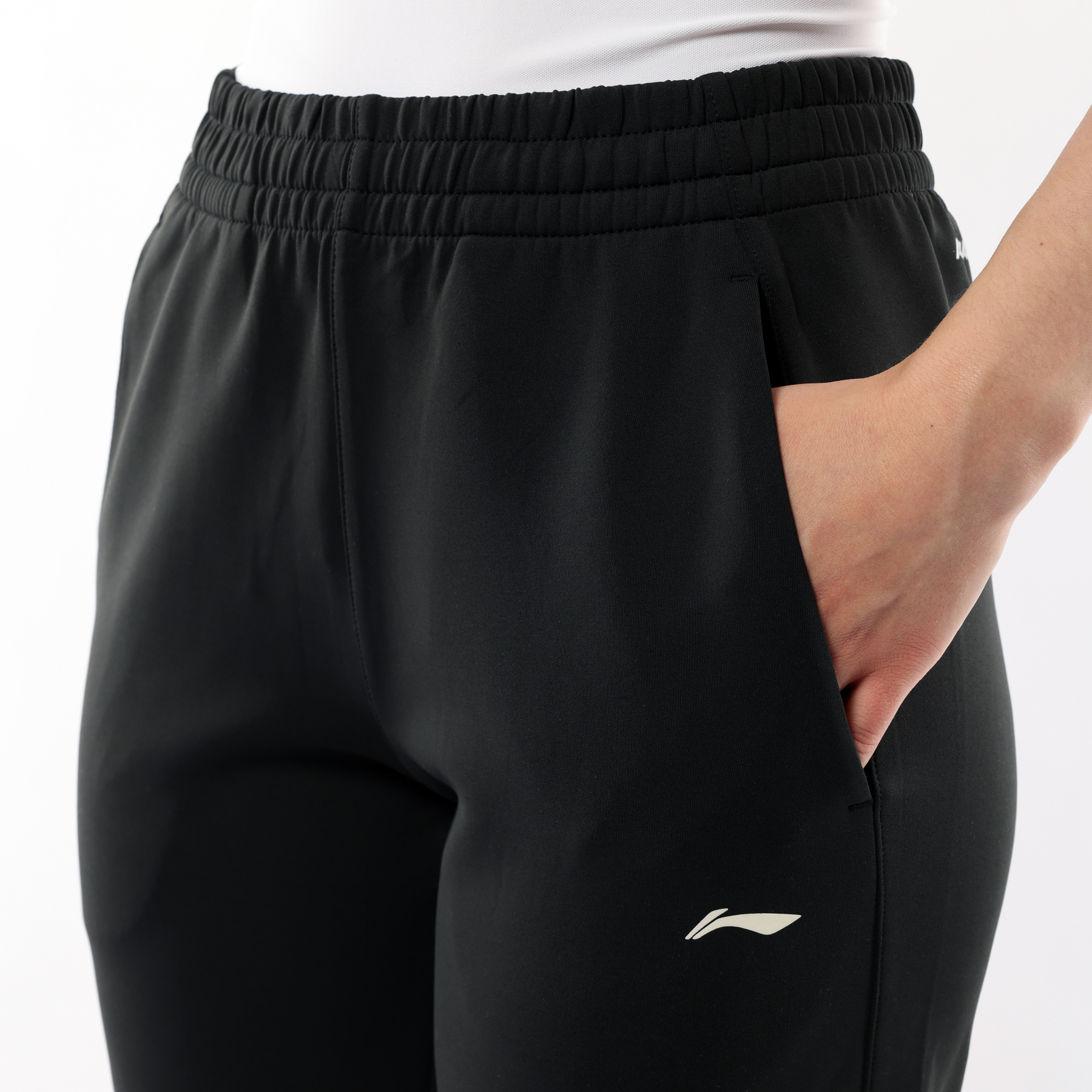 AKYV190-1 Брюки-джоггеры Essentials черный