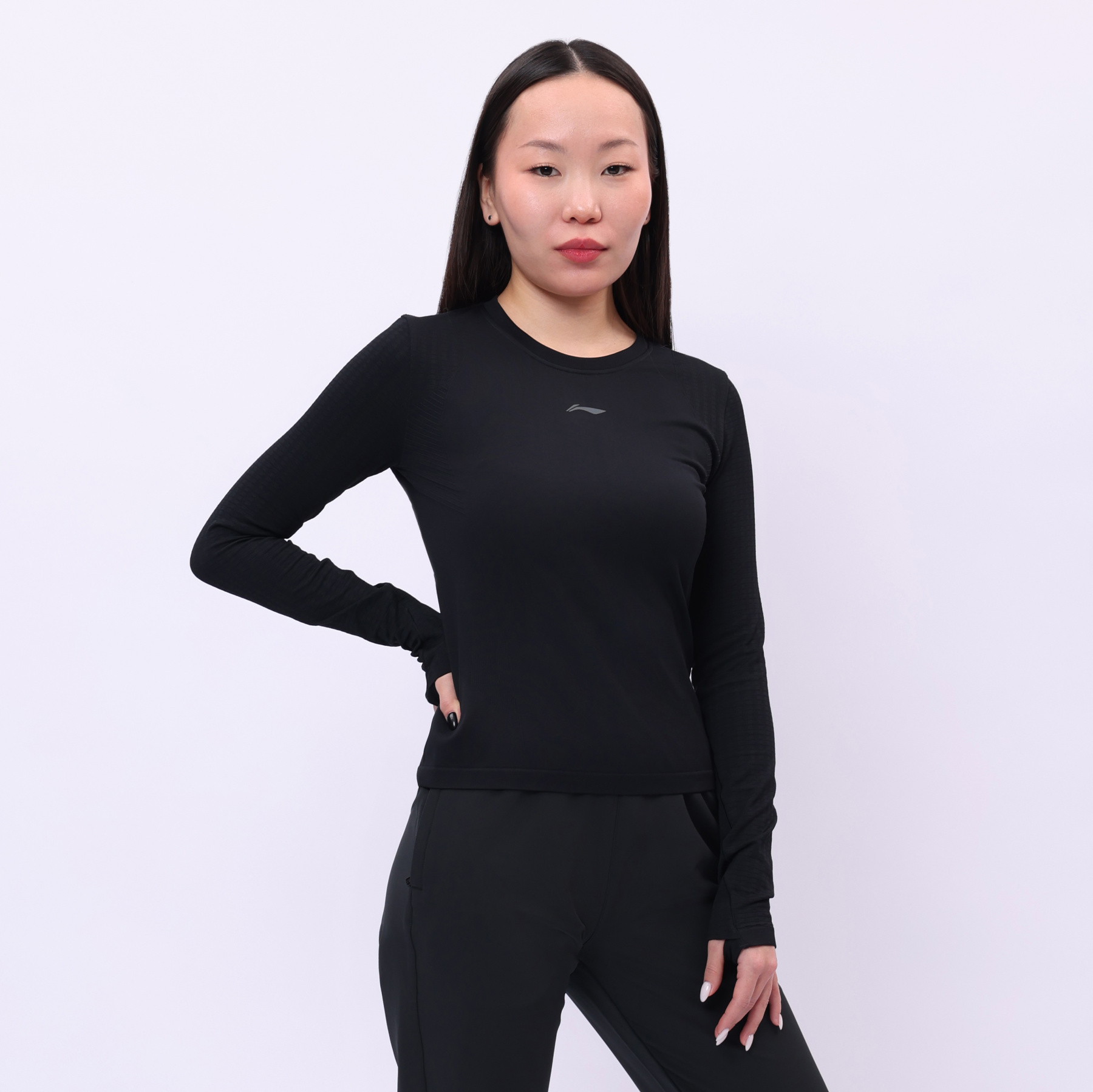 ATLU048-1 Лонгслив Jogging черный