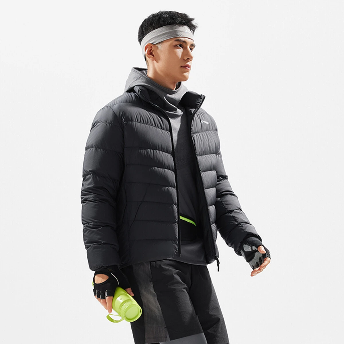 AYMU091-1 Пуховик Essentials черный