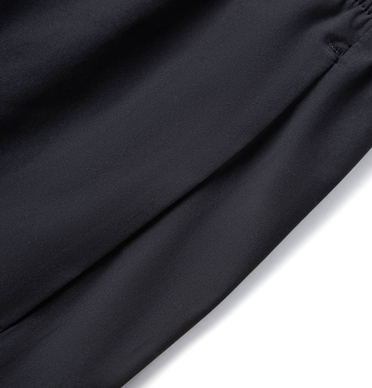 AKSV442-1 Шорты Essentials черный