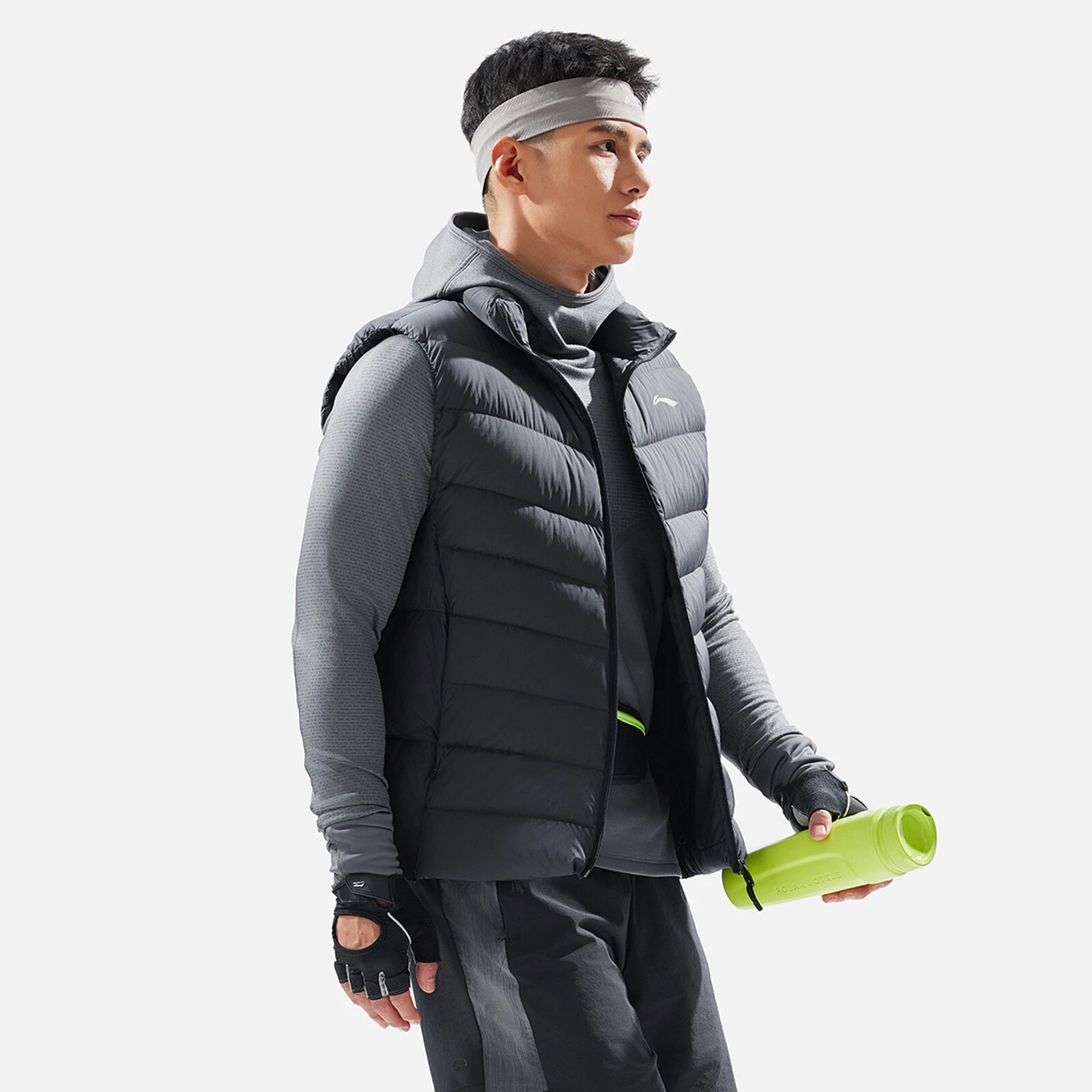 AMRU017-1 Жилет пуховый Essentials черный