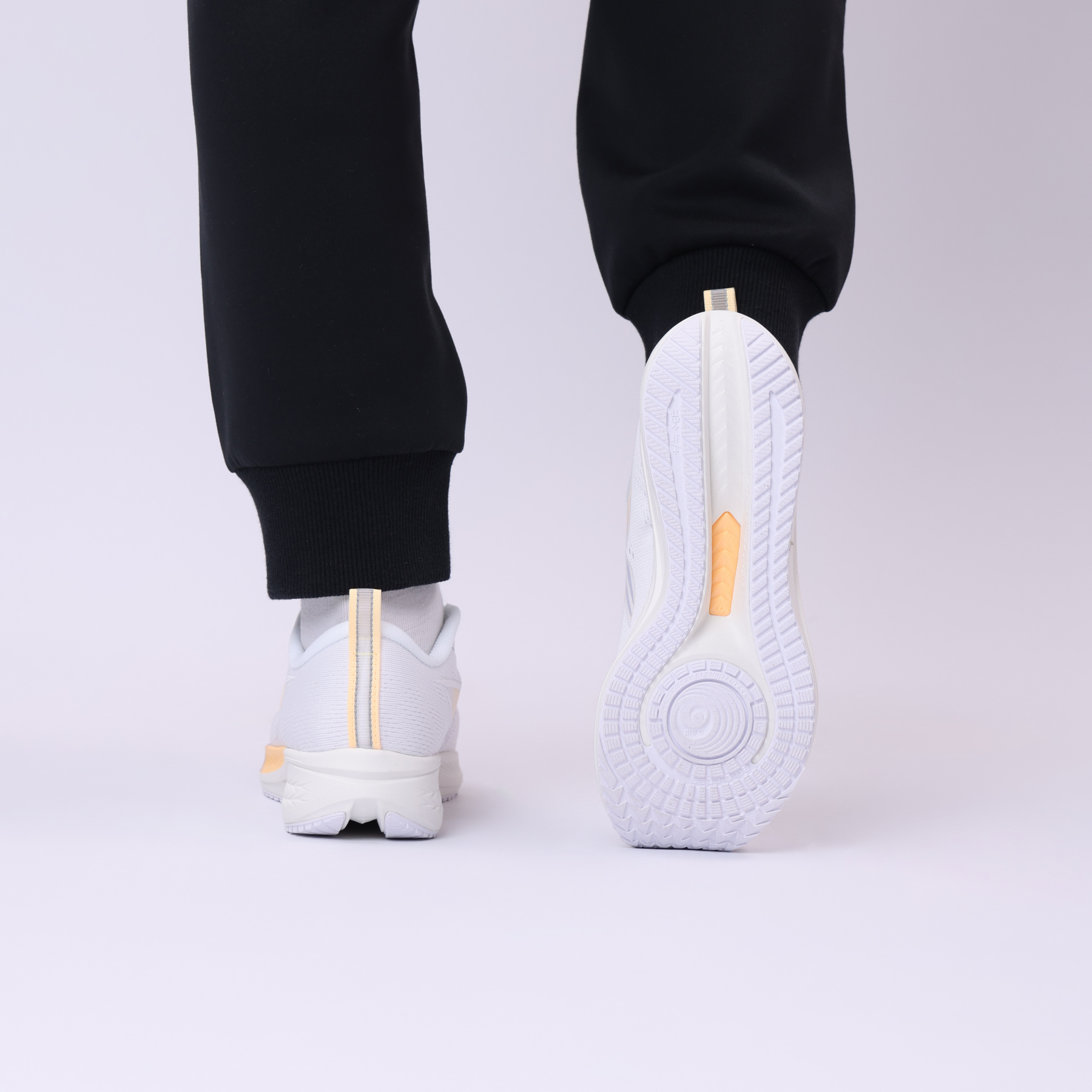 ARMT016-17 Беговые кроссовки Red Hare 6 мульти