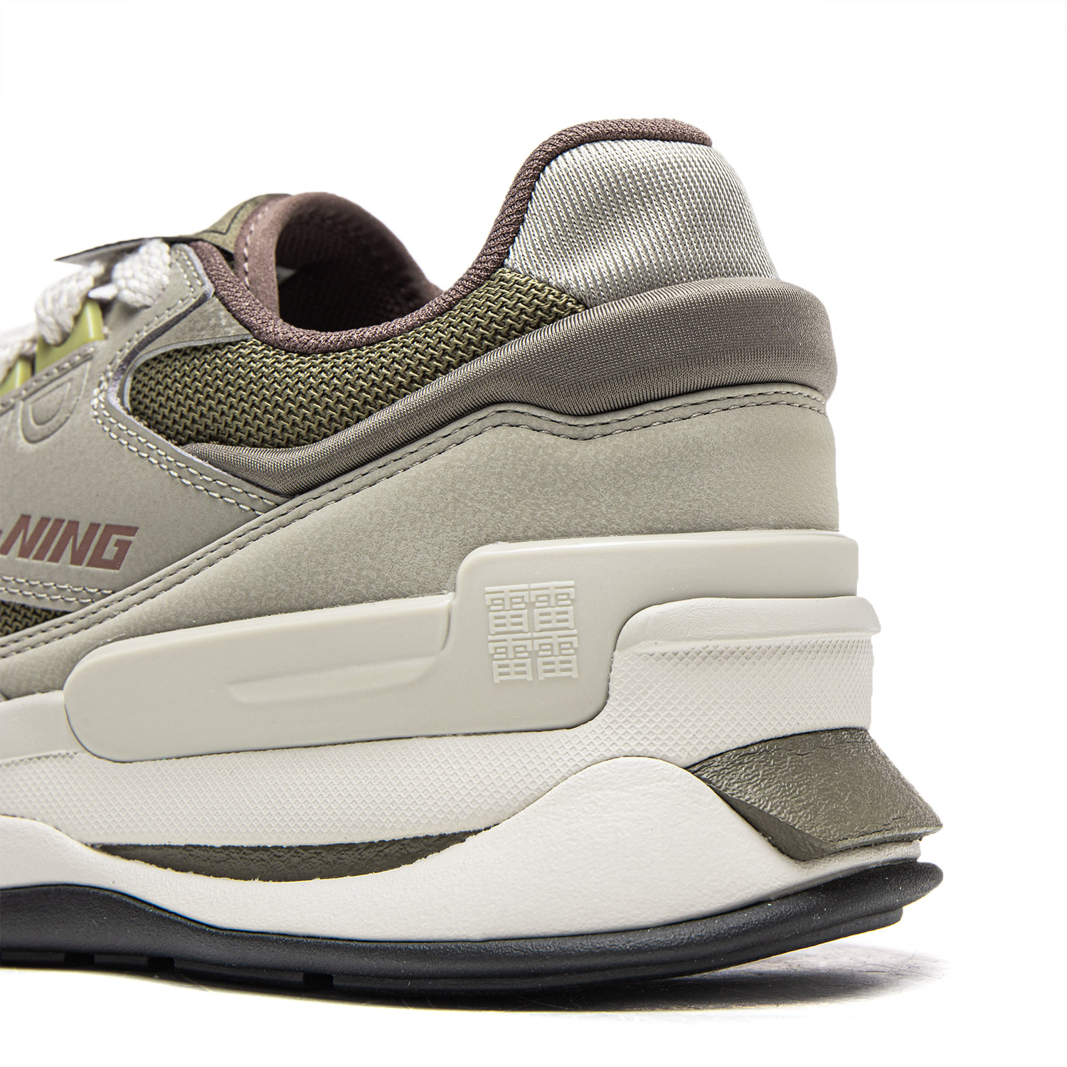 AGLW015-1 Кроссовки 001 Moment V2 коричневый