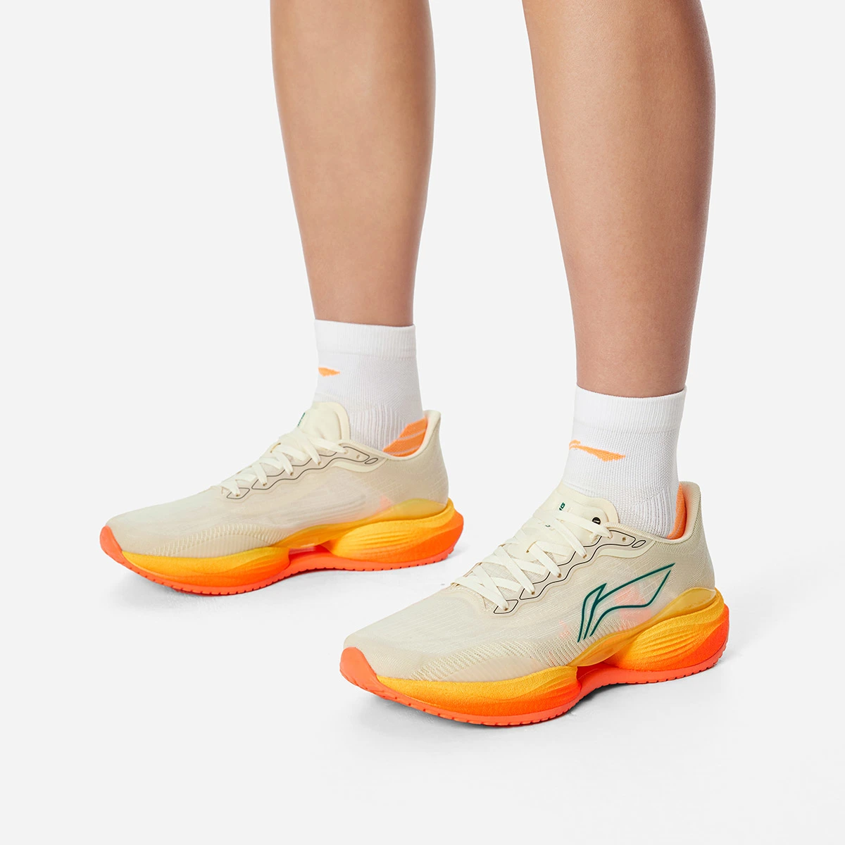 ARBV001-44 Кроссовки беговые Super Light 22 белые желтый