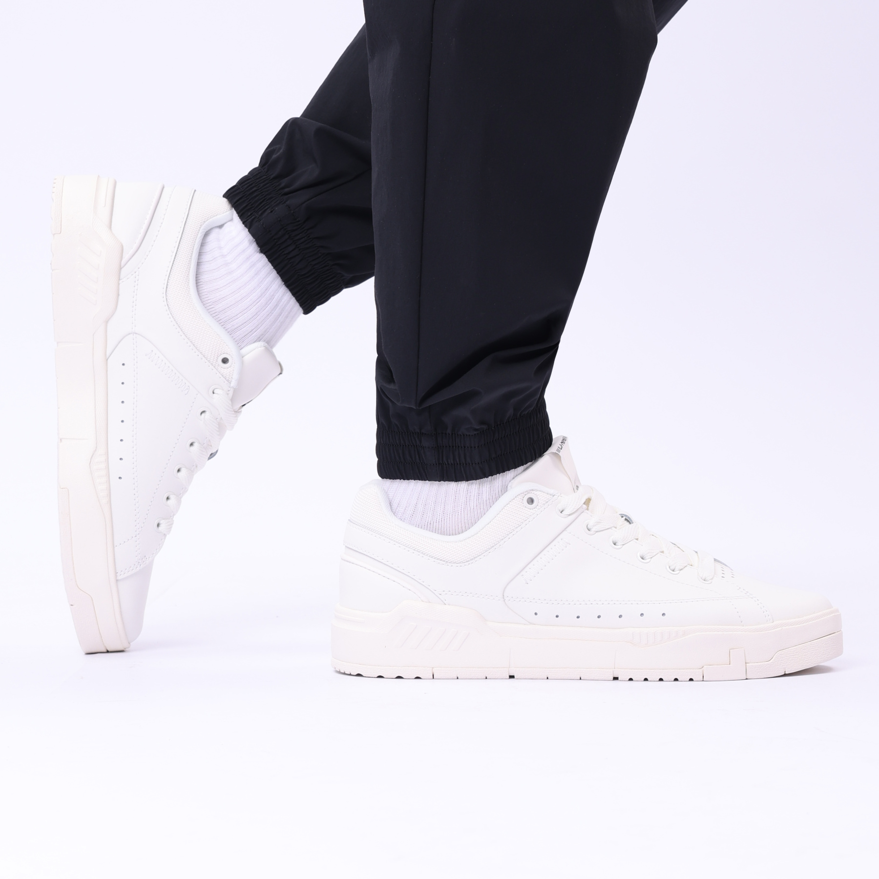 AGCT043-1 Кроссовки Common 70S белые