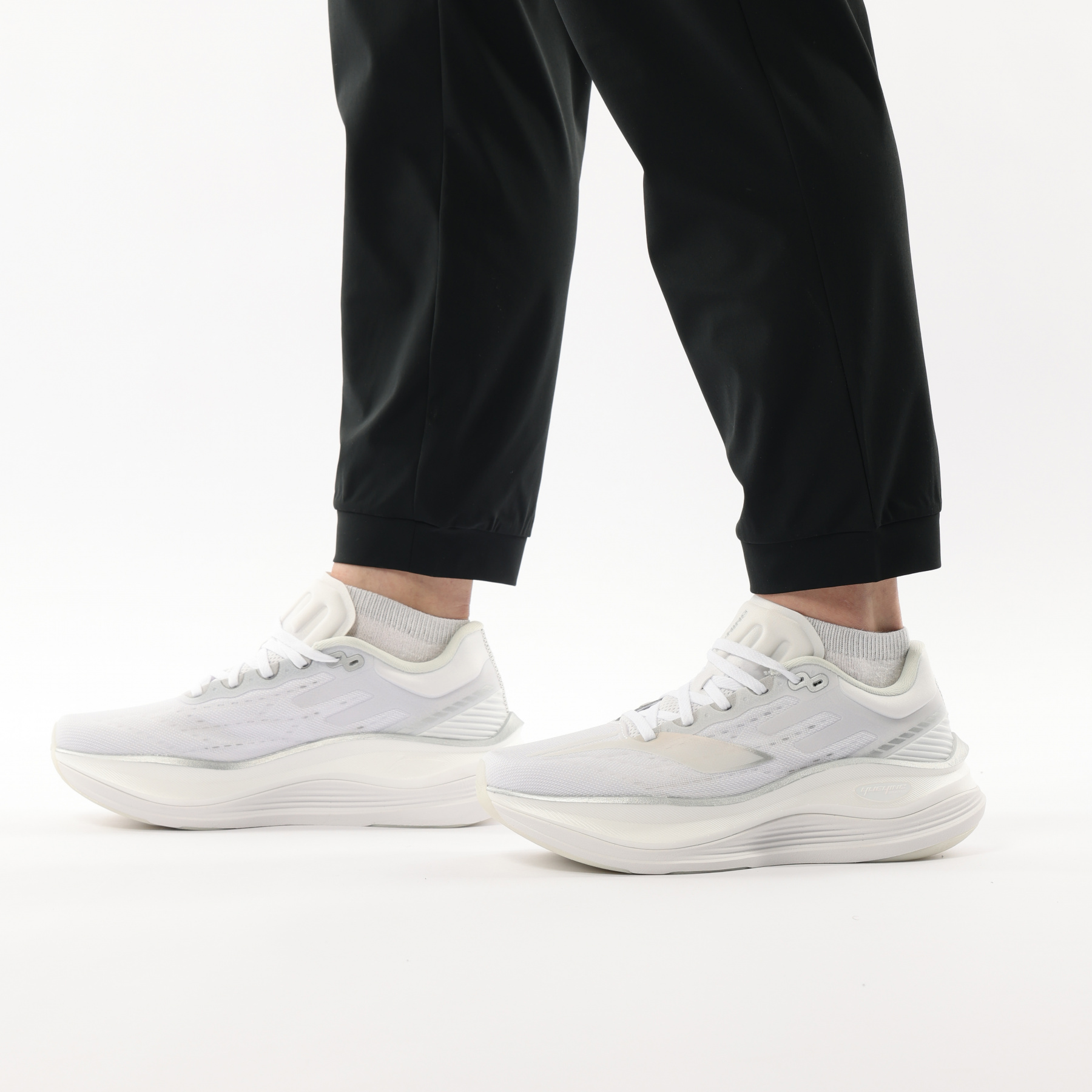 AKYV076-1 Брюки-джоггеры Essentials черный