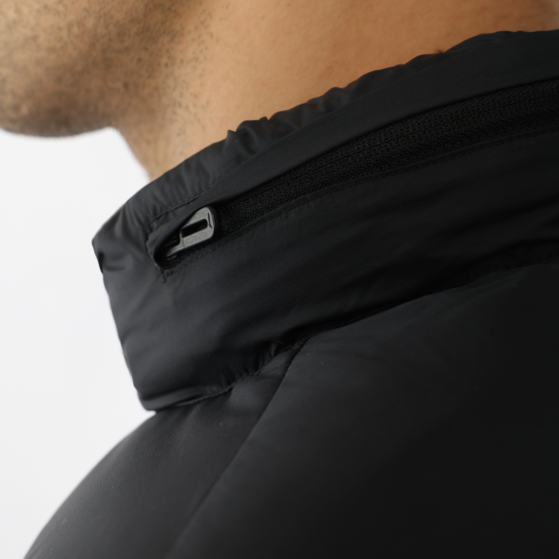 AYMU091-1 Пуховик Essentials черный