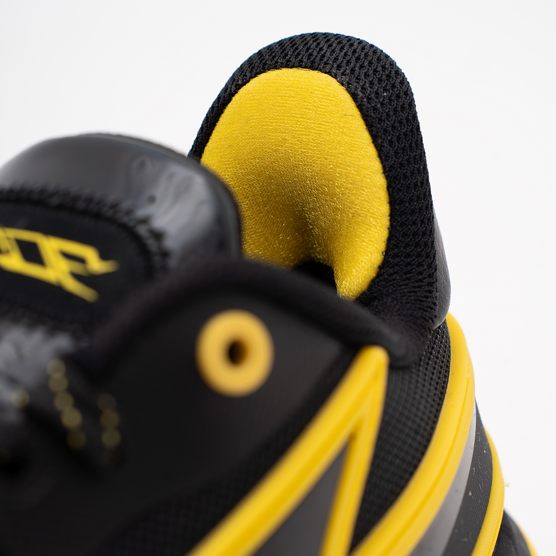 ABPU027-2 Баскетбольные кроссовки Wade Flash черные