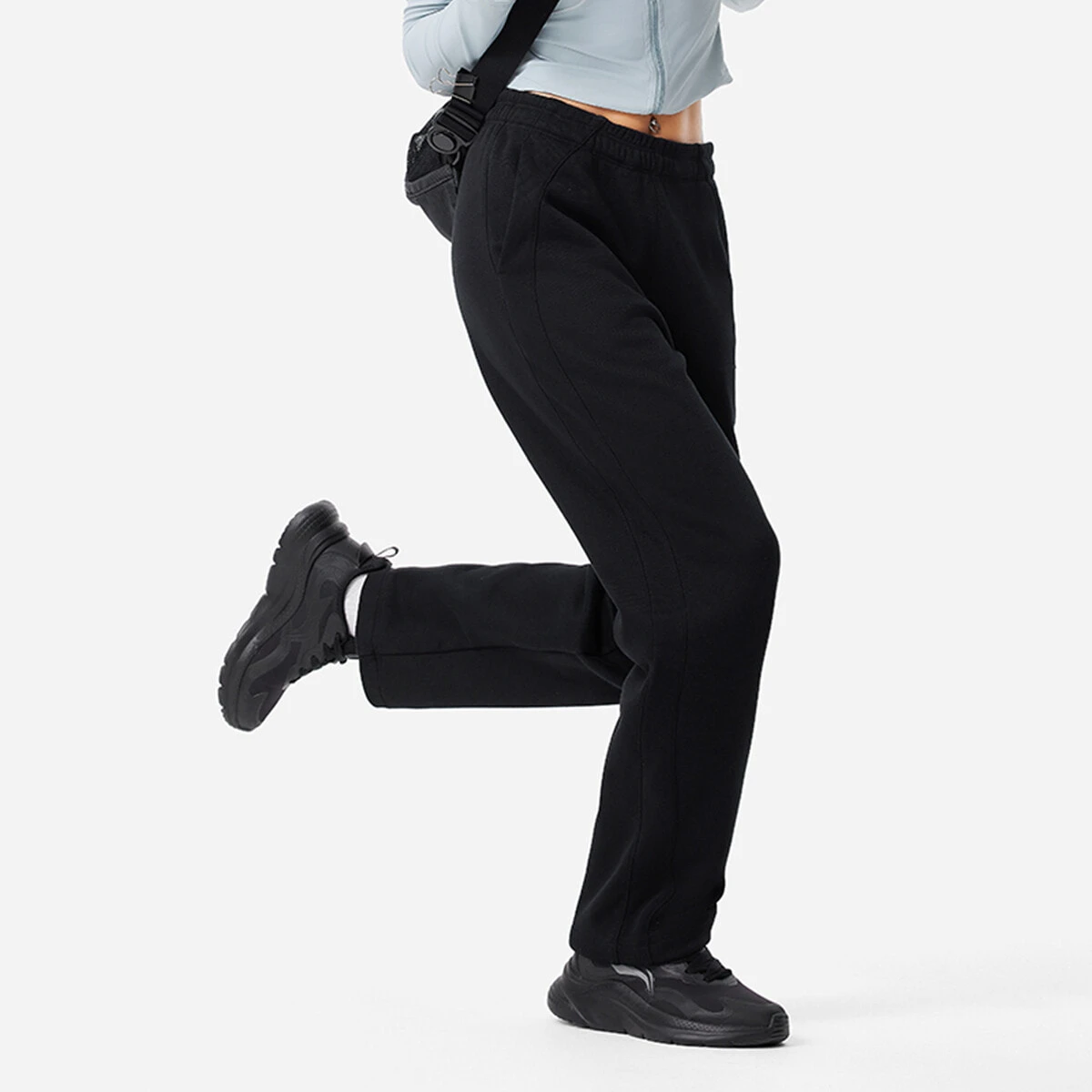 AKLU594-1 Брюки спортивные Essentials черный