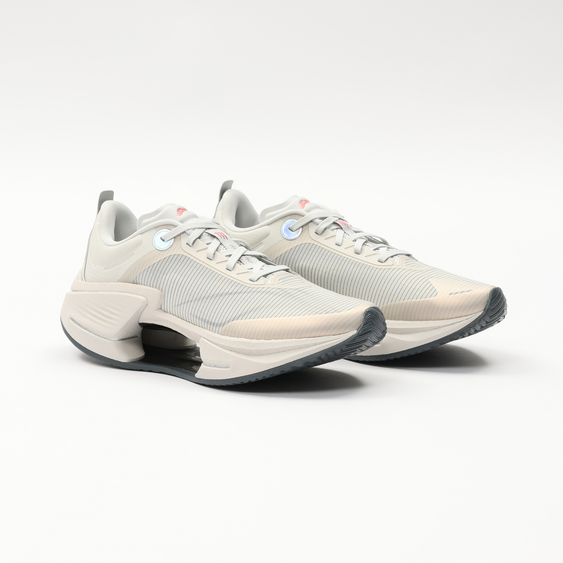 ARRV003-18 Кроссовки беговые Shadow 3 Essential серый/черный