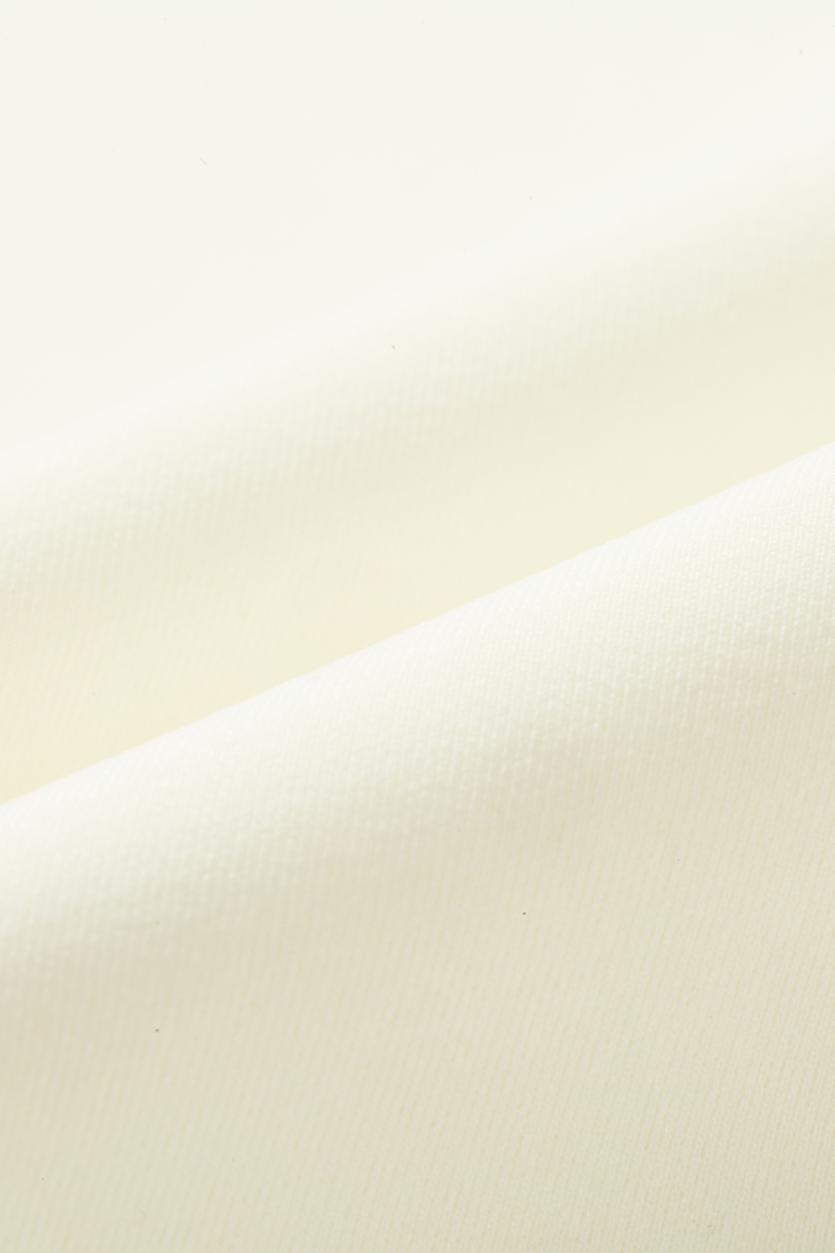 AWDVA70-2 Лонгслив Essentials белый