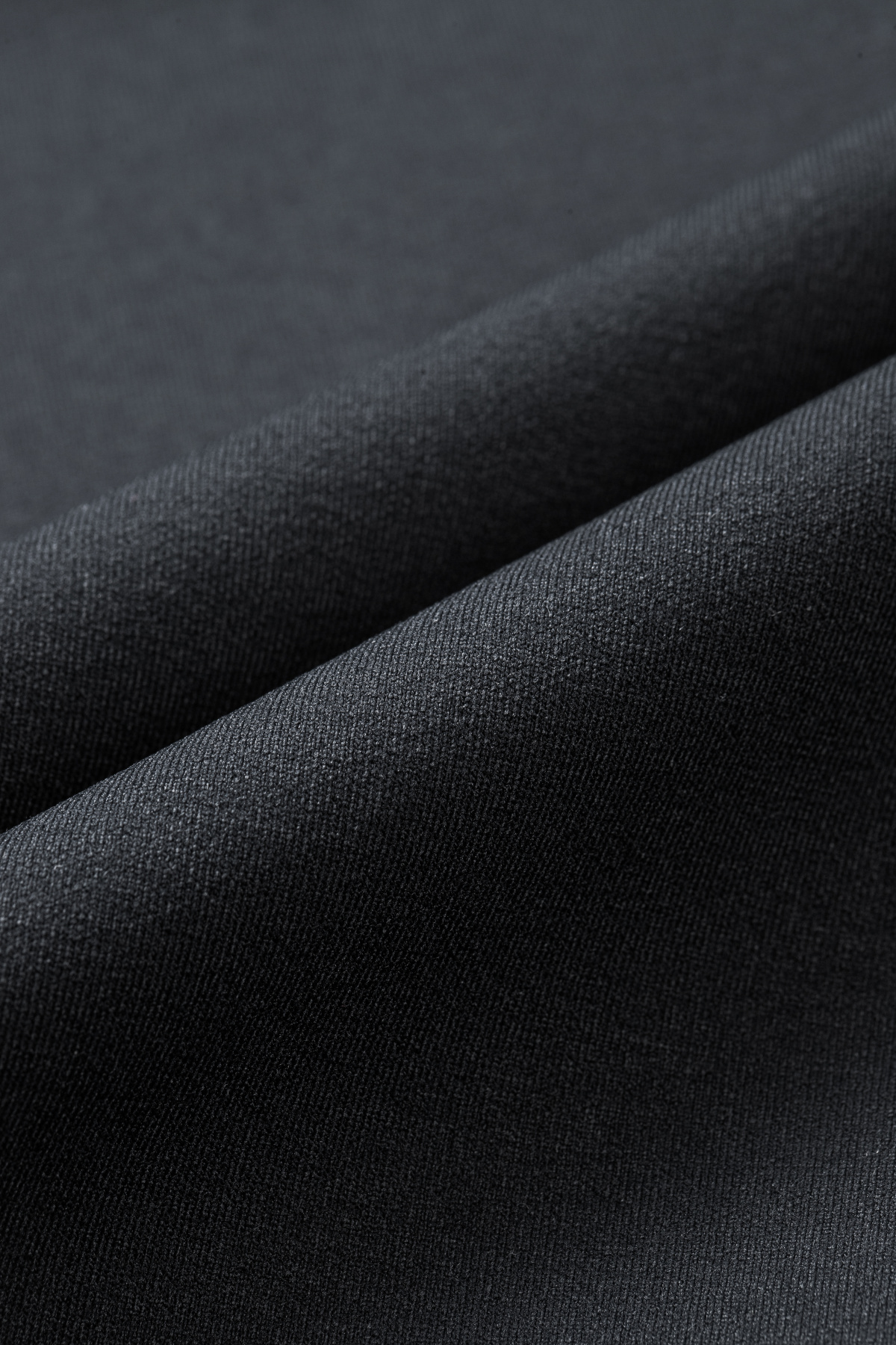 AWDV973-4 Свитшот Essentials черный