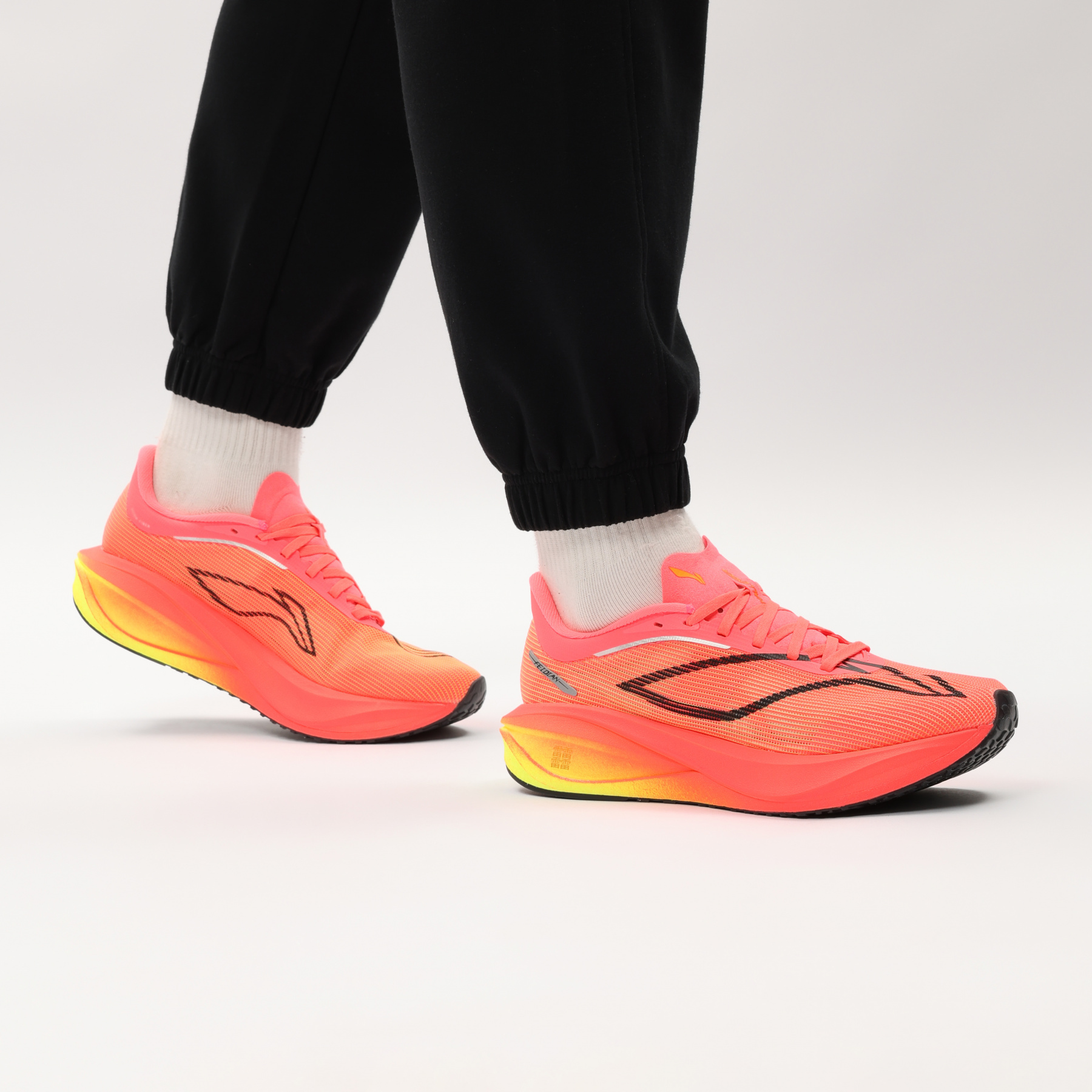 ARMV002-17 Кроссовки беговые Feidian 5 Challenger розовый