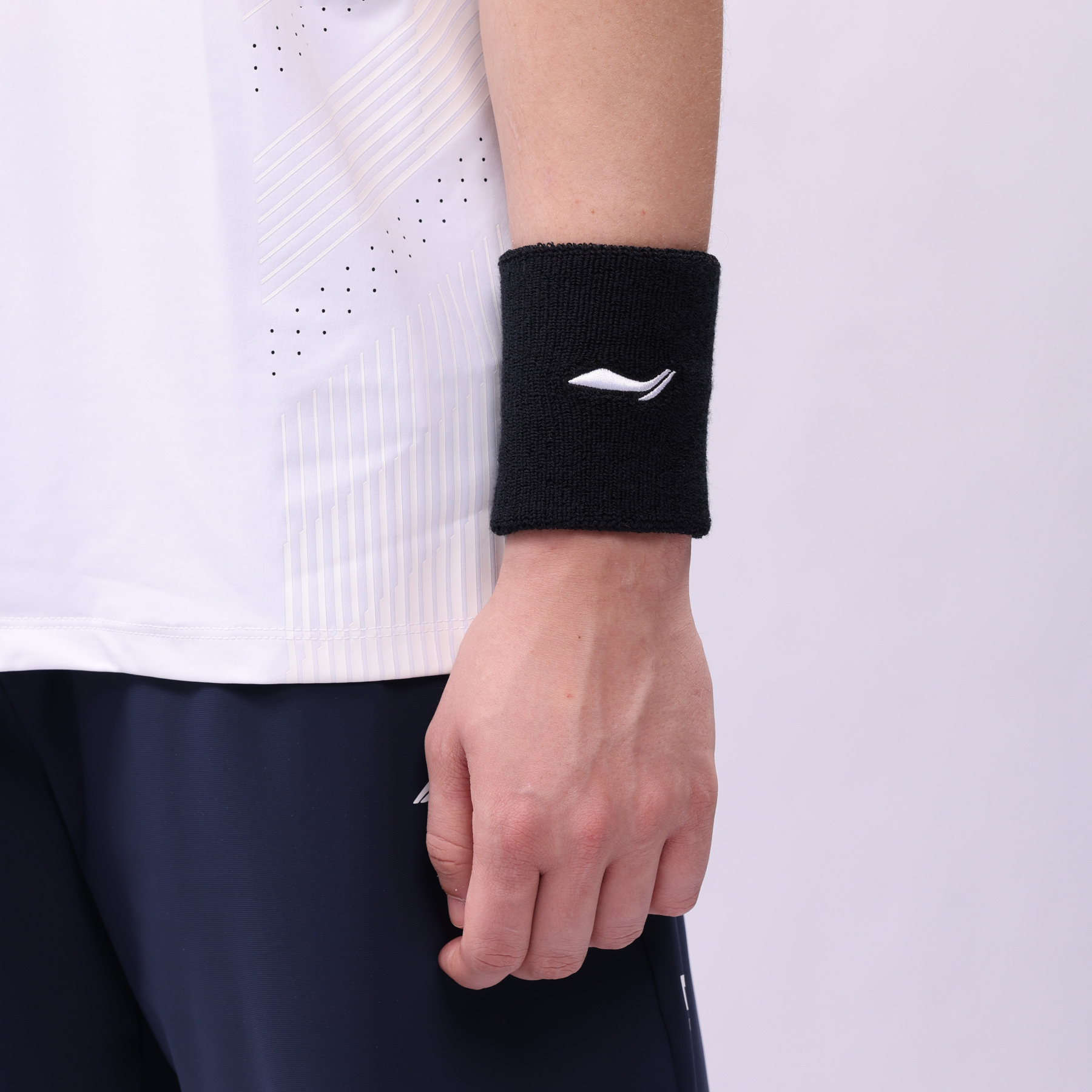 AHWV001-1 Напульсник Essentials черный