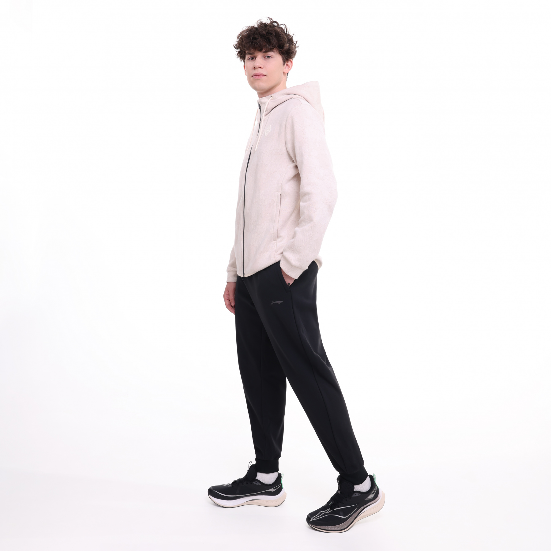 AKLU557-1 Брюки спортивные Essentials черный