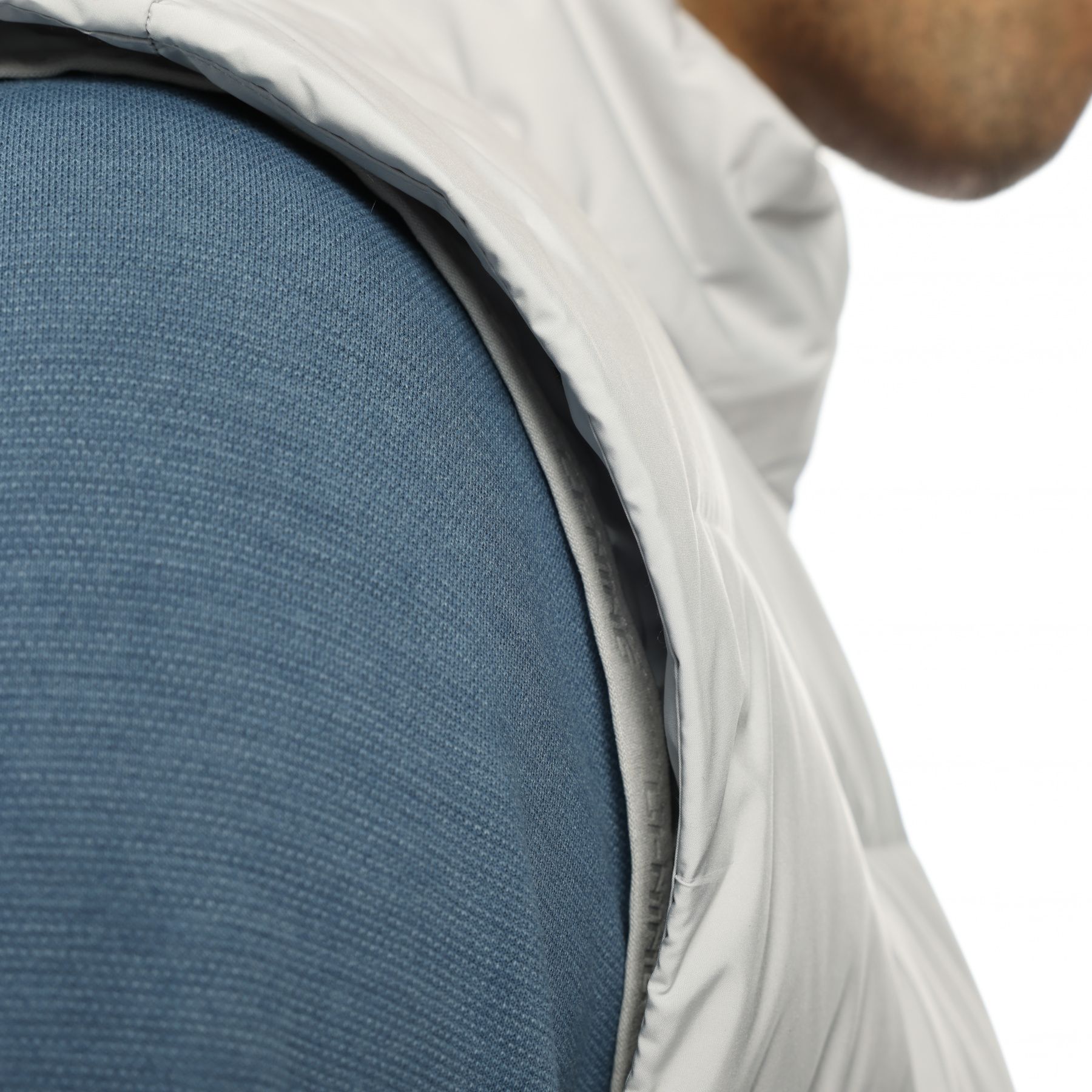 AMRV089-1 Жилет пуховый Essentials серый