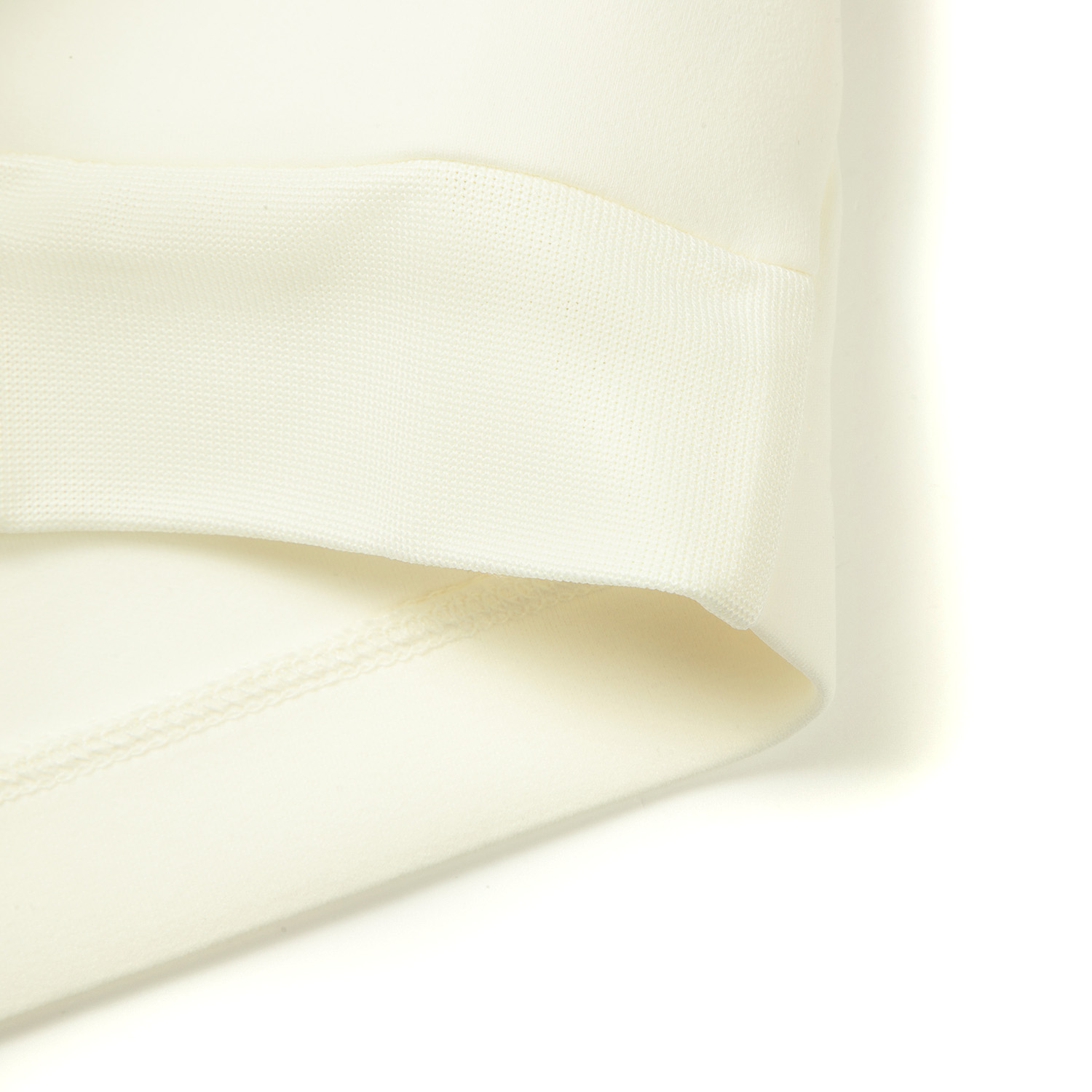 AWDVA70-2 Лонгслив Essentials белый