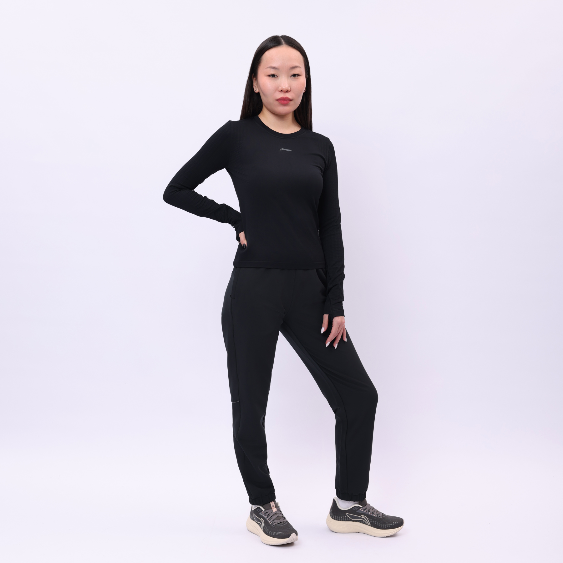 ATLU048-1 Лонгслив Jogging черный