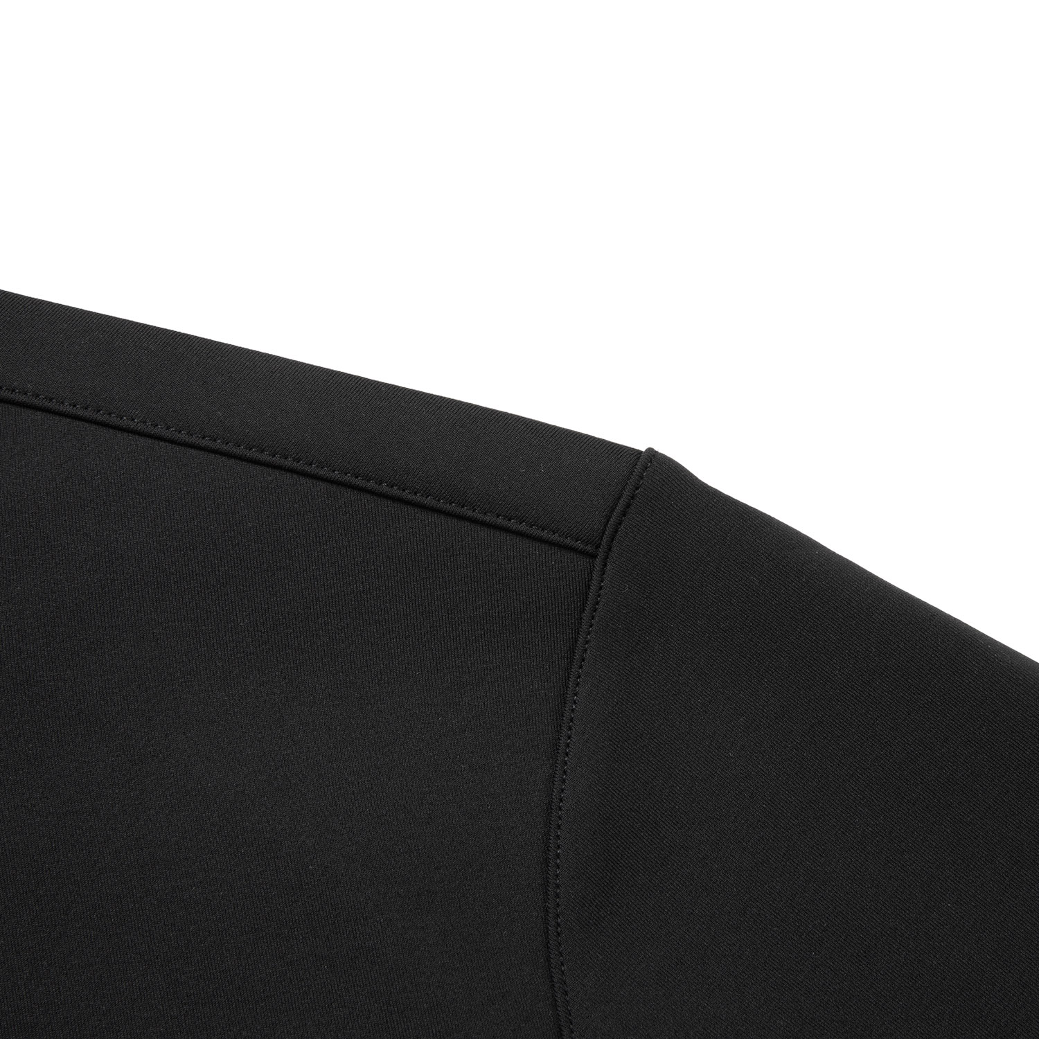 AWDVA70-1 Лонгслив Essentials черный