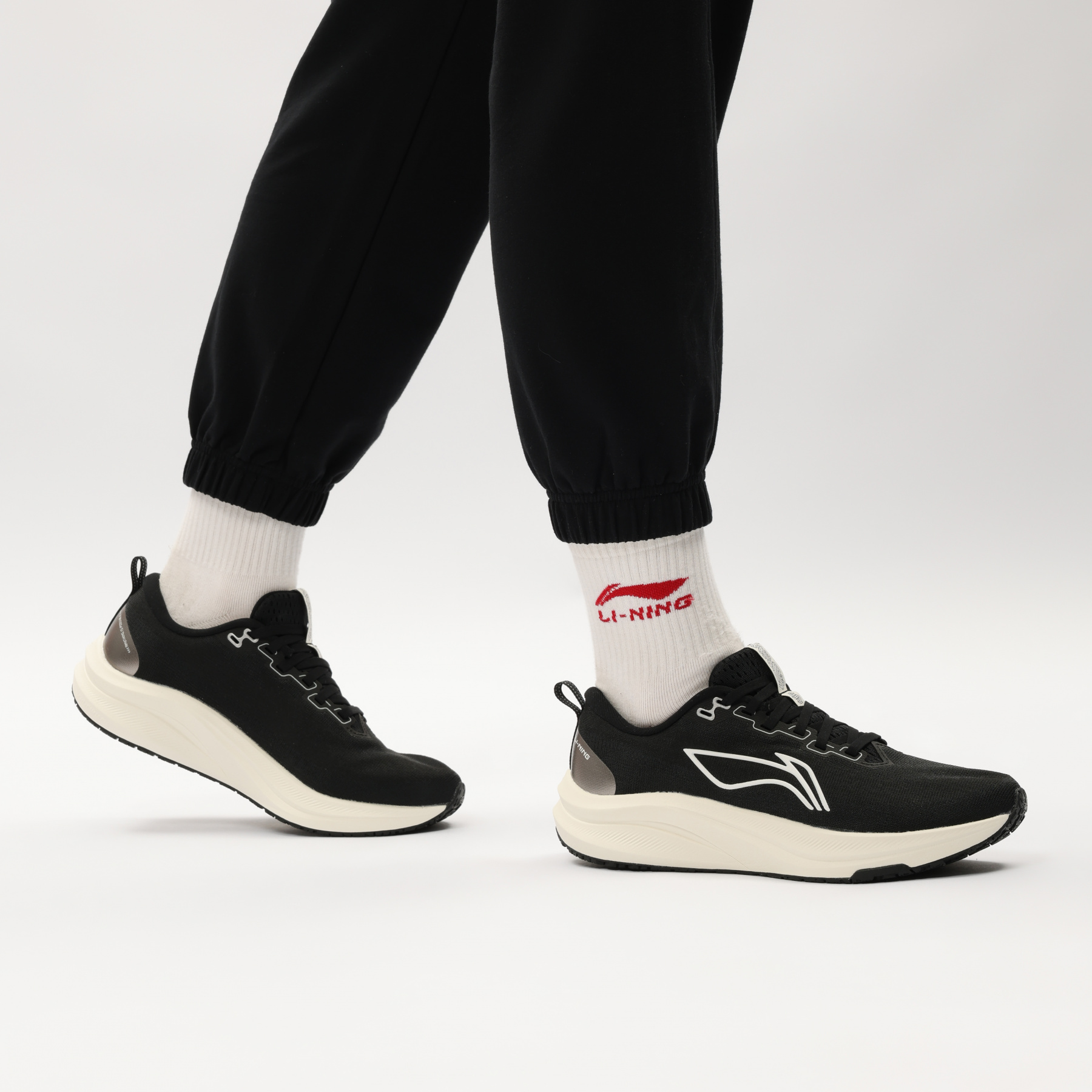 ARPV004-5 Беговые кроссовки Red Hare 8 черные