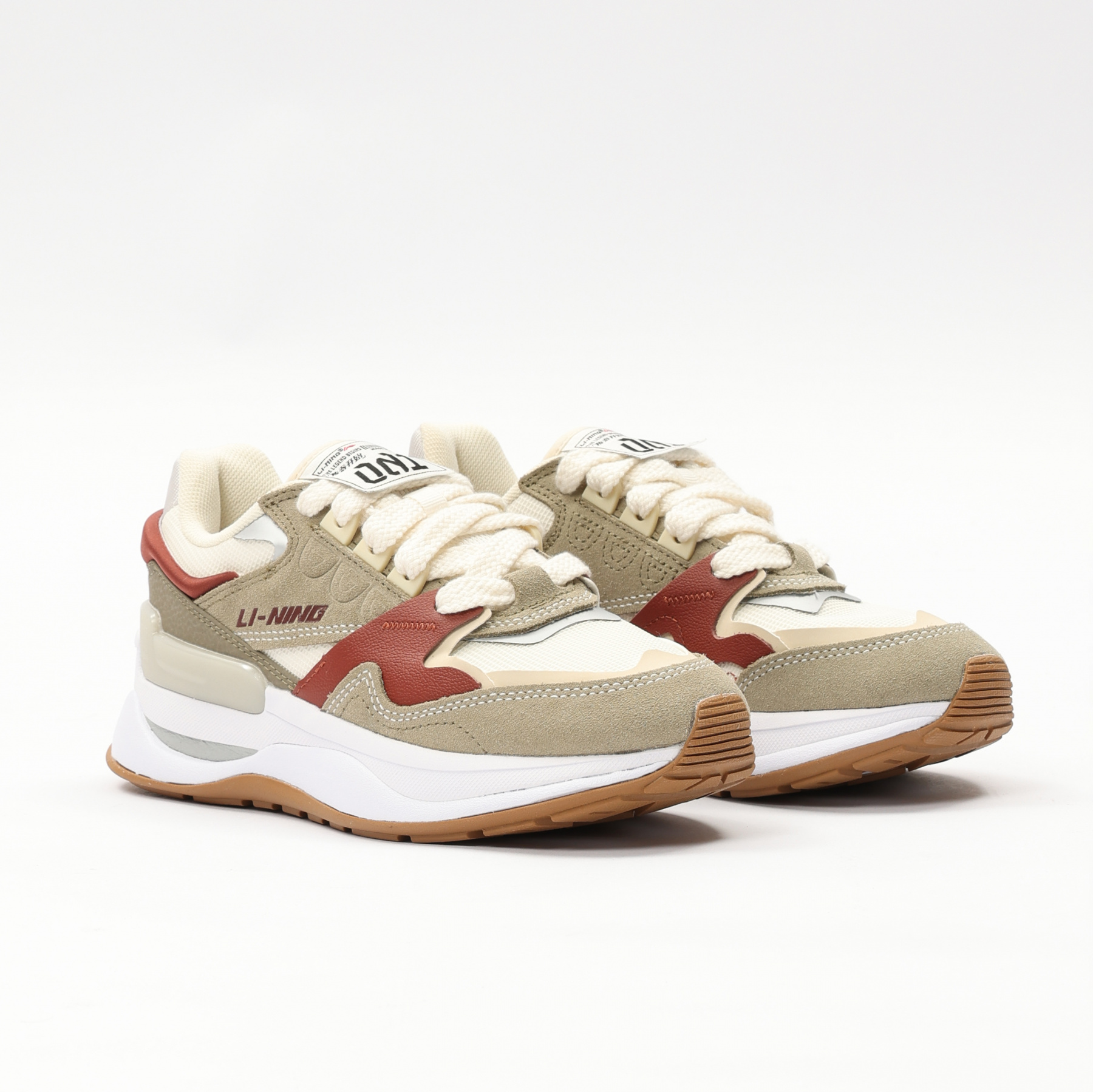 AGCU062-2 Кроссовки Moment V2