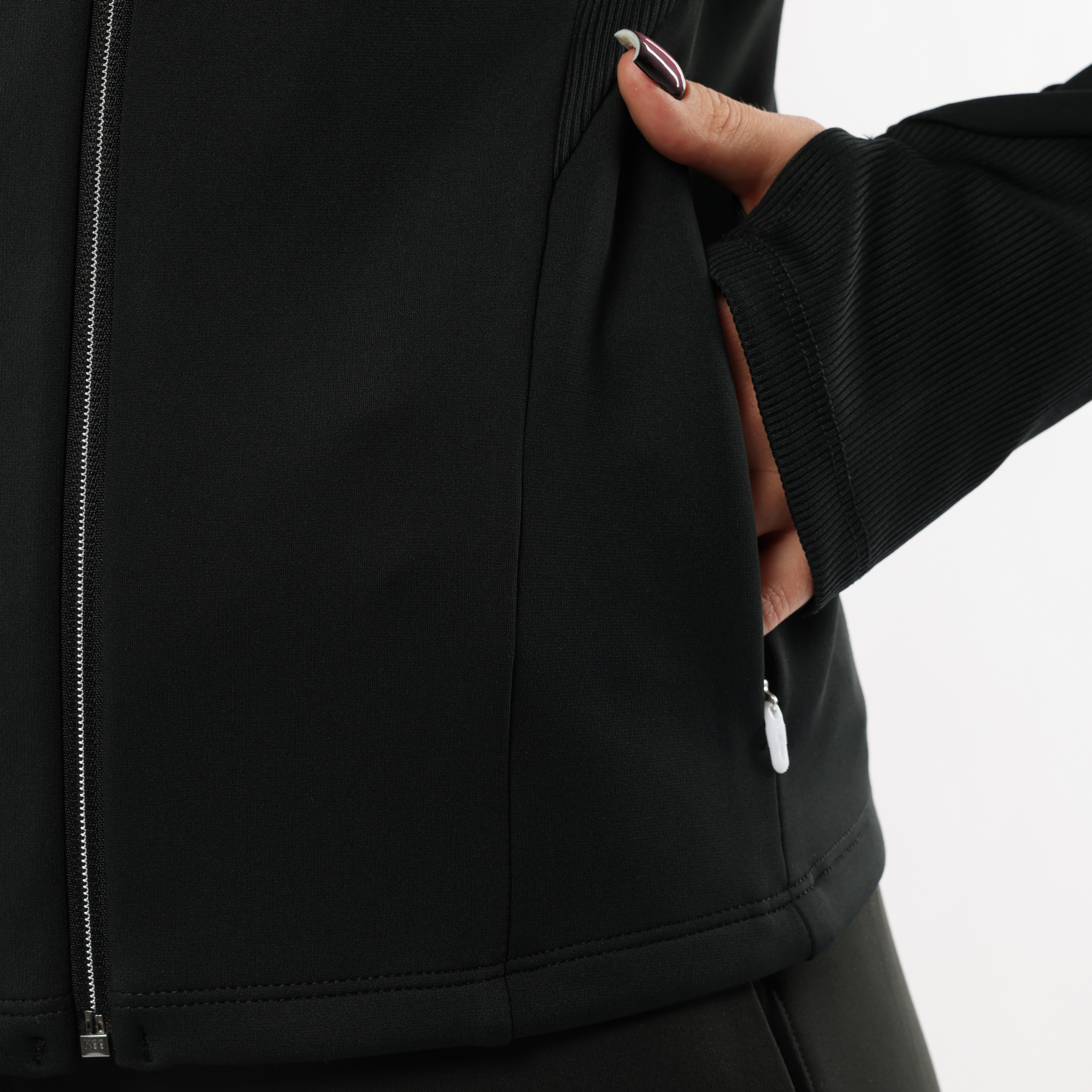 AFDVA58-1 Куртка Essentials черный