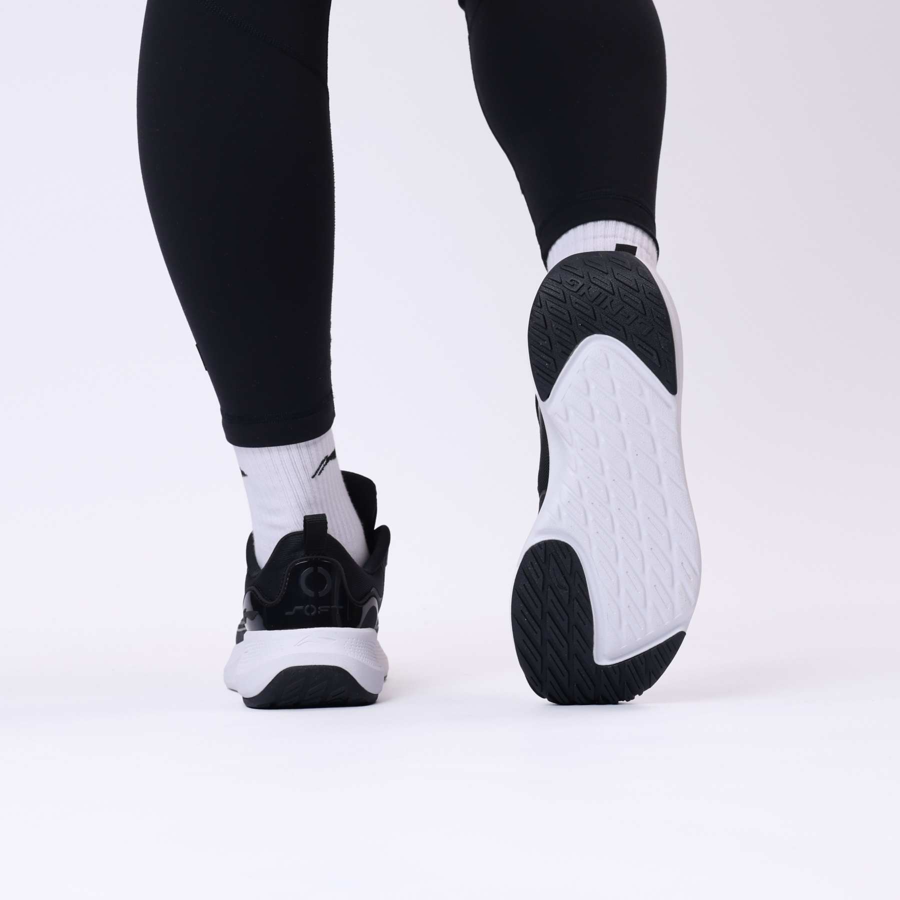 AGLT126-2 Кроссовки Soft Go черные