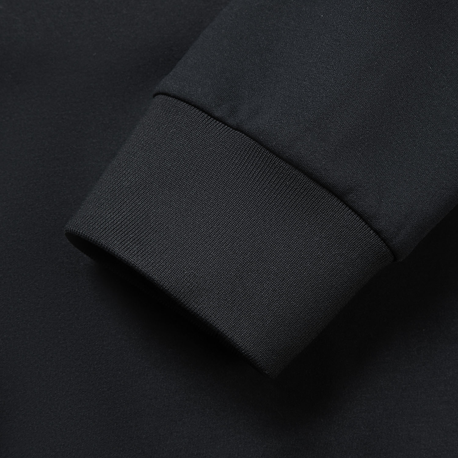 AWDV973-4 Свитшот Essentials черный