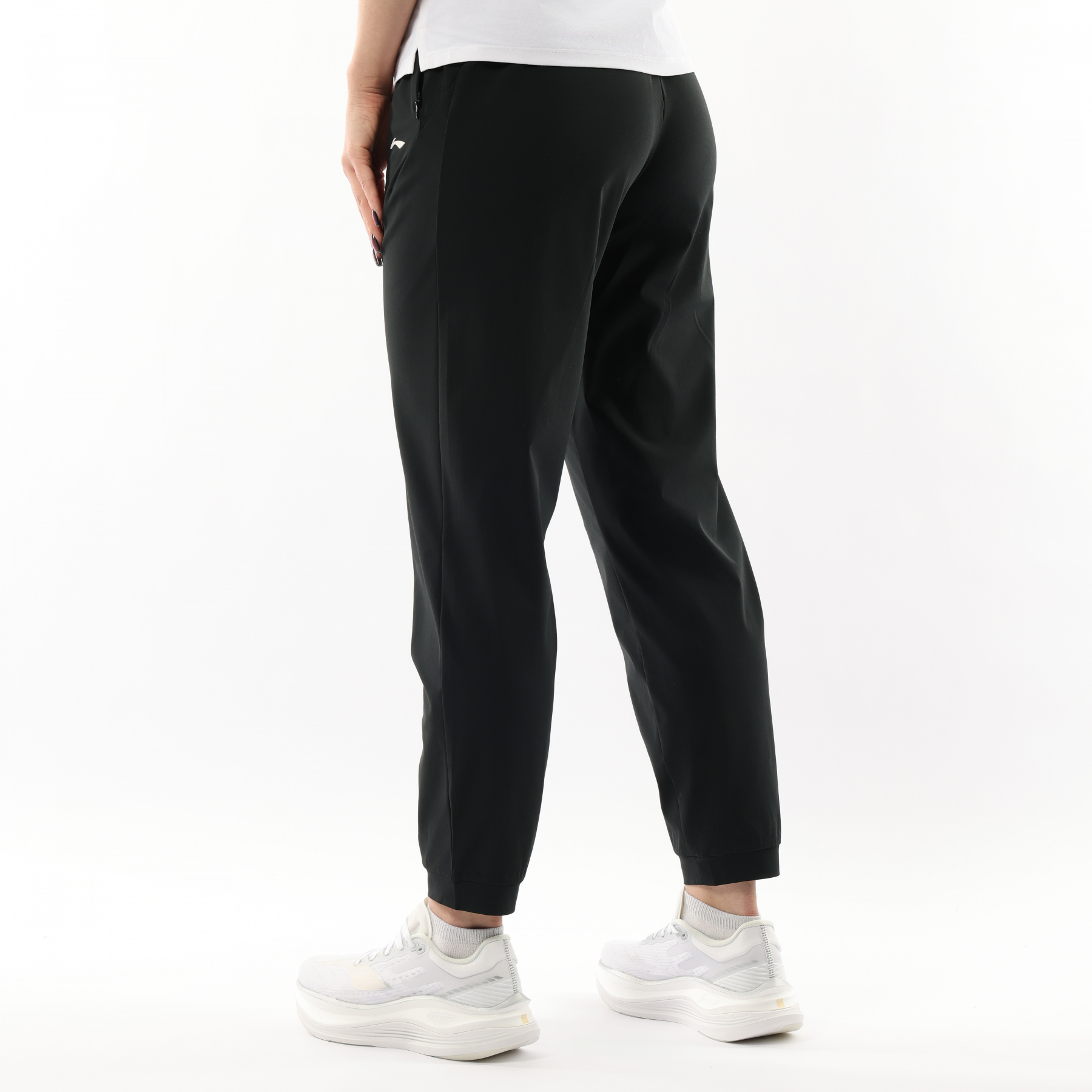 AKYV076-1 Брюки-джоггеры Essentials черный