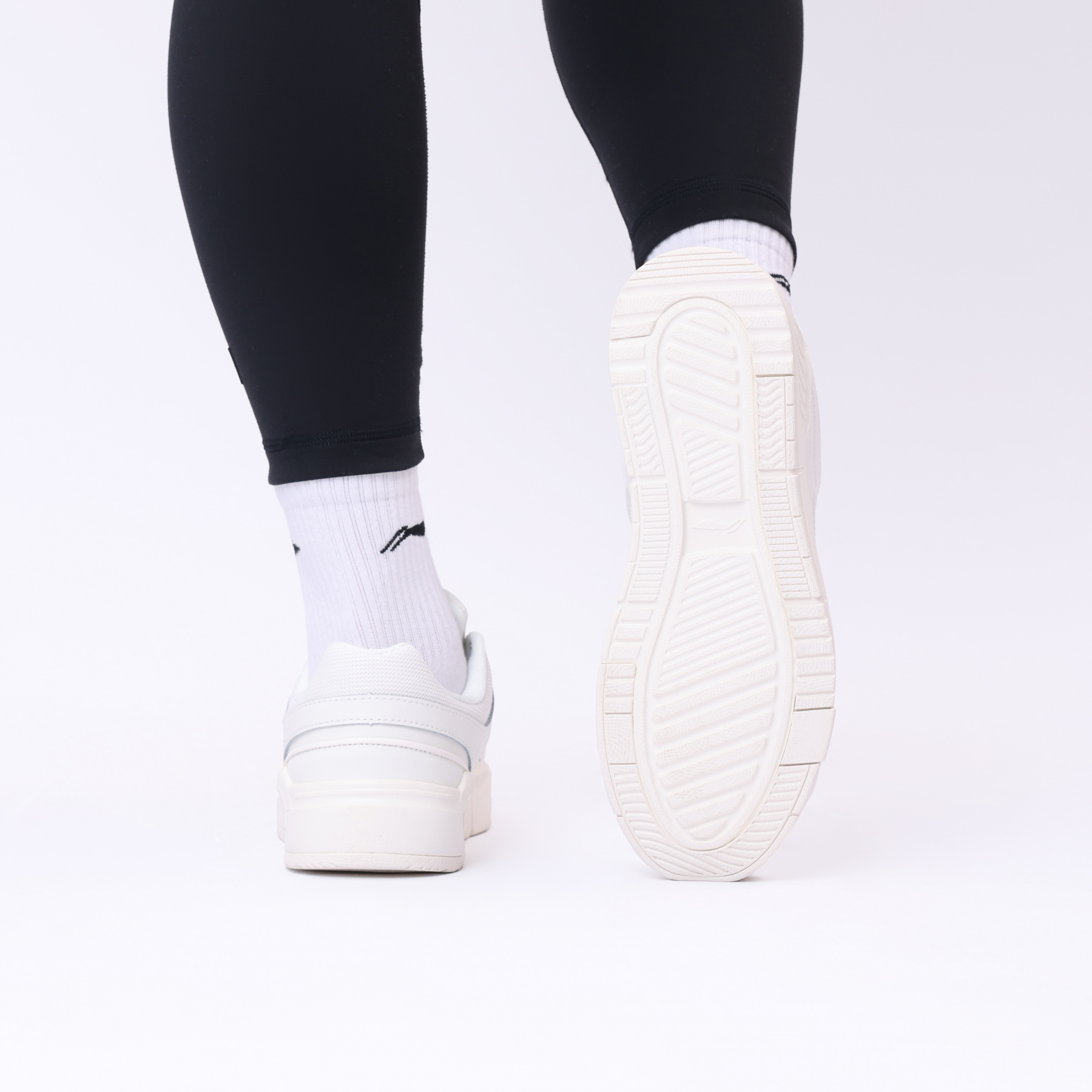 AGCT044-1 Кроссовки Common 70s белые