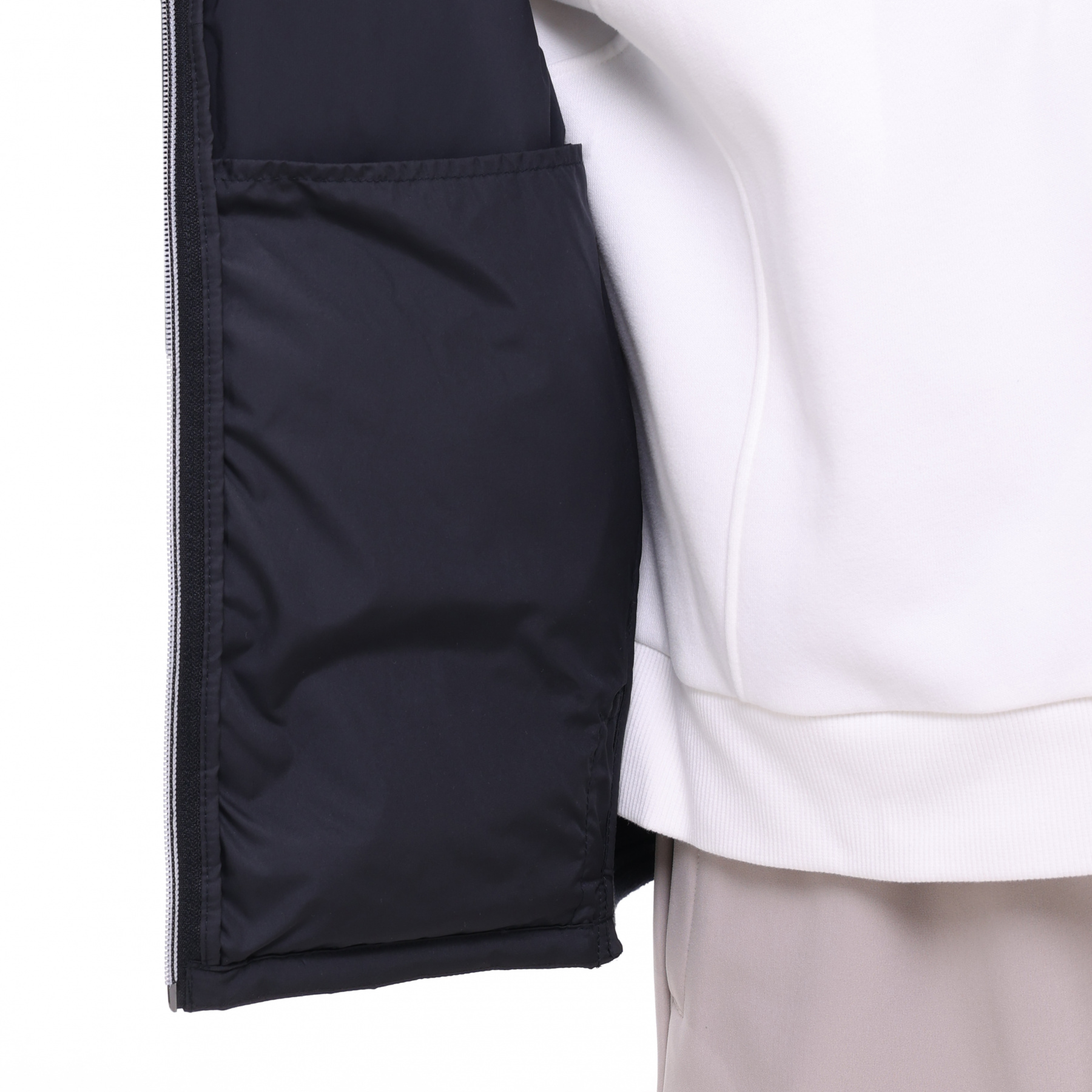 AYMU106-2 Пуховик Essentials черный