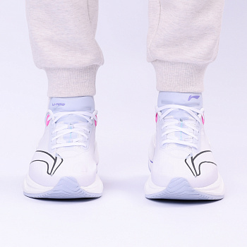 ARRV003-1 Беговые кроссовки Shadow 3 Essential белые